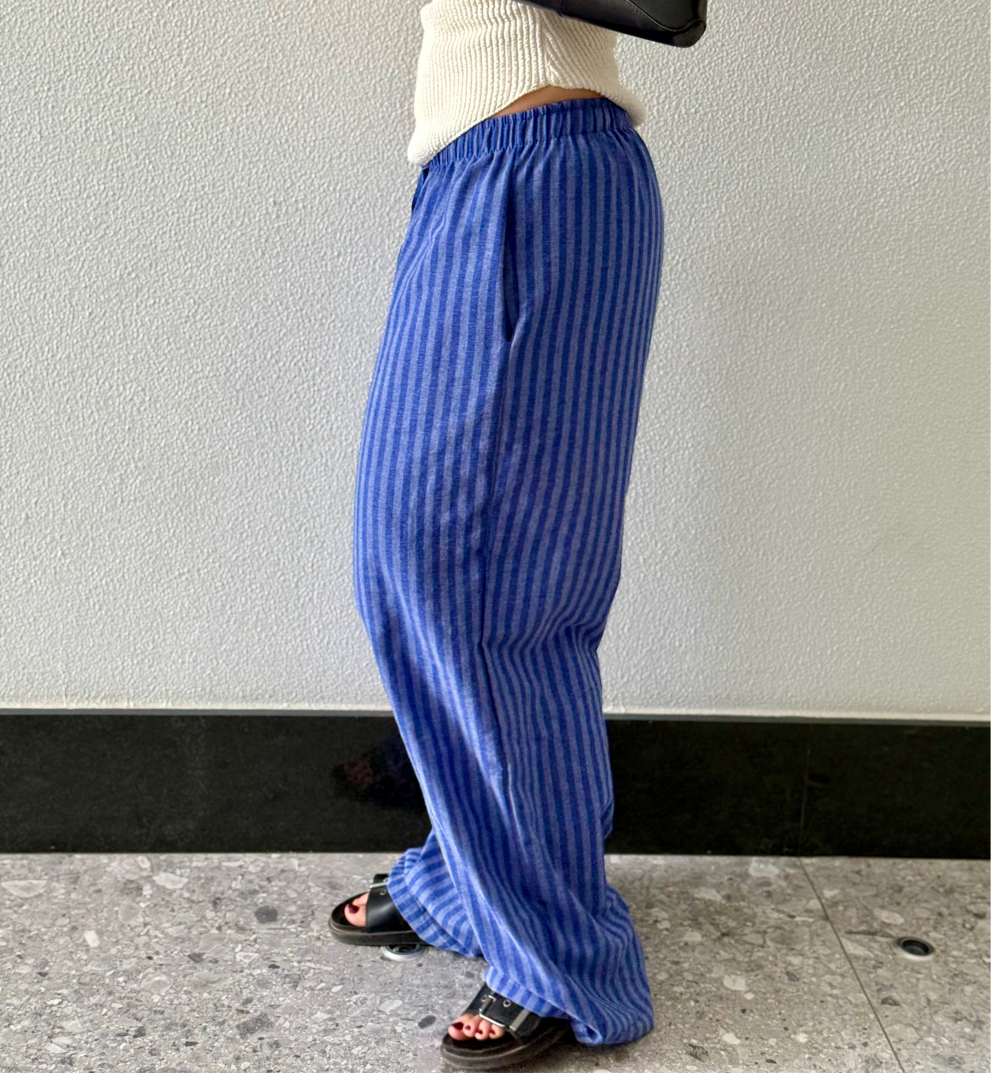 Daylight strips pants